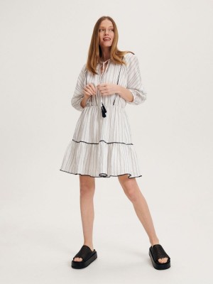 Reserved Frilled dress Beyaz | IMAU62017