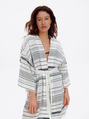 Reserved Ladies` poncho Kość Słoniowa | OAHY86795