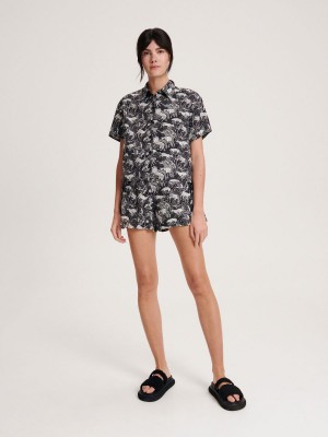 Reserved Linen rich shorts Renkli | IBEA49210