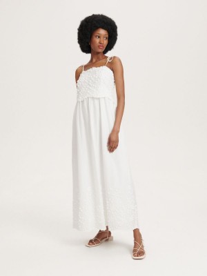 Reserved Maxi dress with embroidery detailing Ivory | QHFG51746