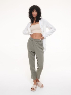 Reserved Plain joggers Haki | QKIT12406
