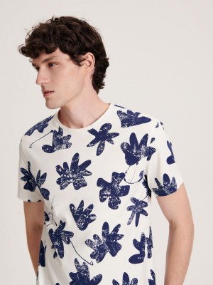 Reserved Regular fit T-shirt with print Ivory | CTQR41678