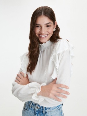 Reserved Ruffle detail shirt Ivory | EURG40783