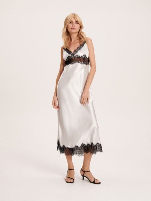 Reserved Satin viscose dress Açık Gri | LGPY31574