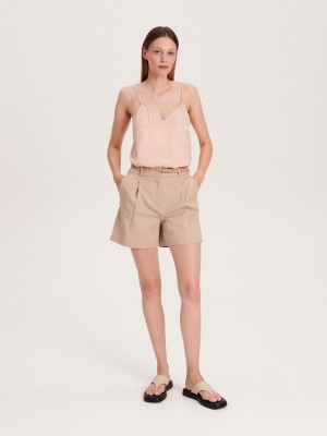 Reserved Shorts with faux leather belt Bej Rengi | NBKD47053