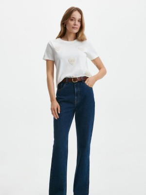Reserved T-shirt with appliqué Beyaz | TYKB95708