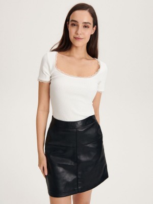Reserved T-shirt with lace detail Ivory | JPAR54938